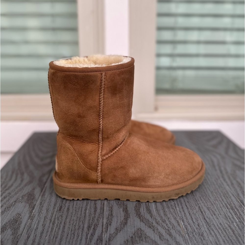UGG Classic Short II